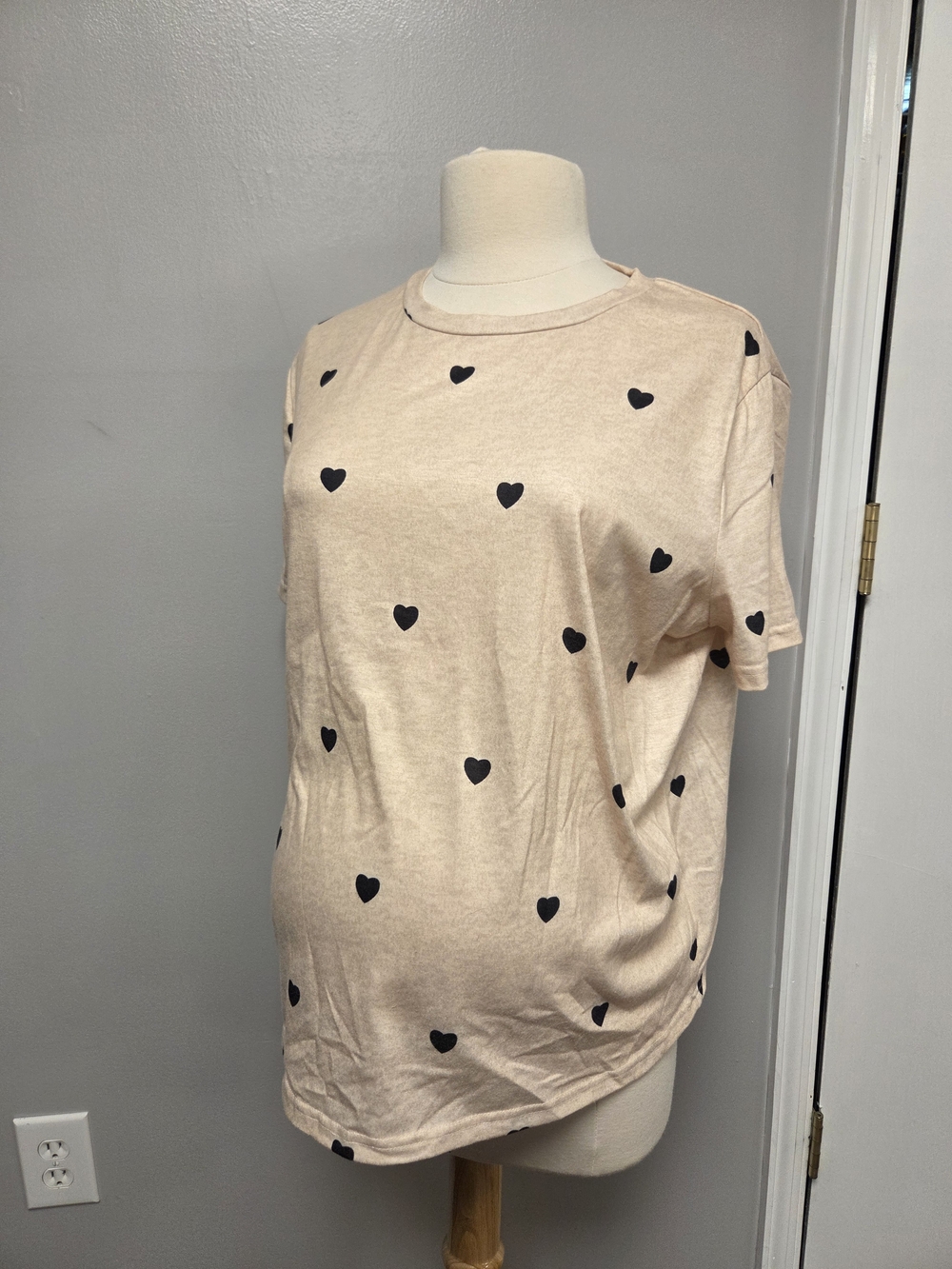 SHEIN Beige Short Sleeve Maternity Tee with Black Heart Print